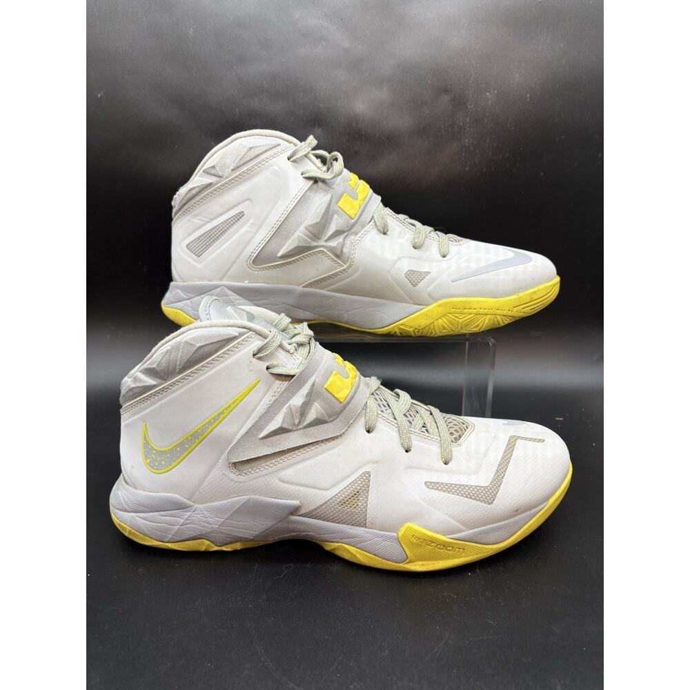 Nike Lebron Zoom Soldier 7 Sonic Yellow Grey Mens Size 11 Sneakers 599264-001